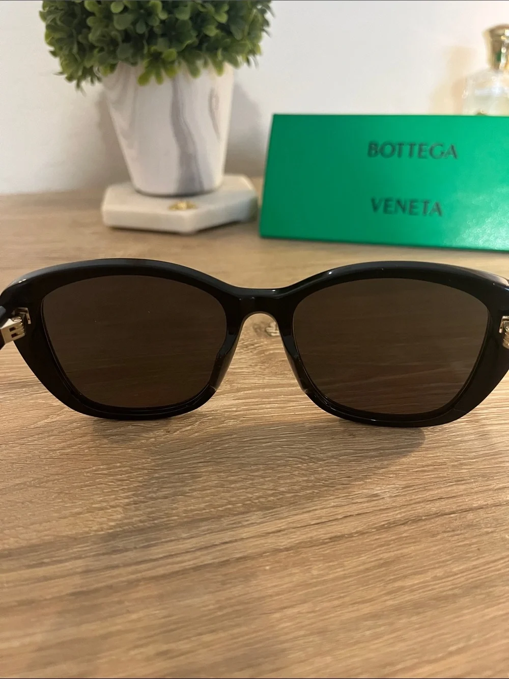 Bottega Venetia Classic Black Oversized Sunglasses (authentic)